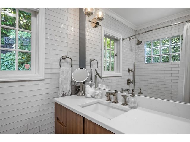 571 Nw ALPINE Ter, Portland, OR 97210