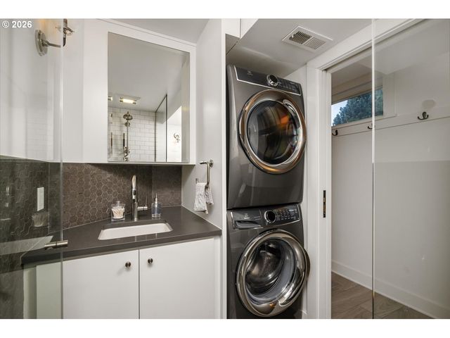 571 Nw ALPINE Ter, Portland, OR 97210