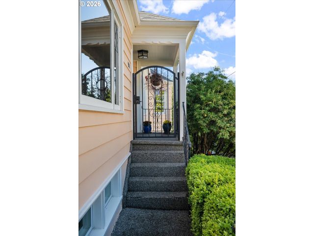 571 Nw ALPINE Ter, Portland, OR 97210