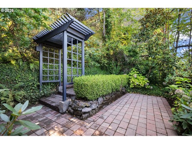 571 Nw ALPINE Ter, Portland, OR 97210