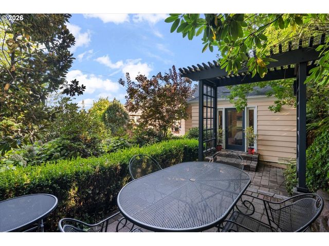 571 Nw ALPINE Ter, Portland, OR 97210