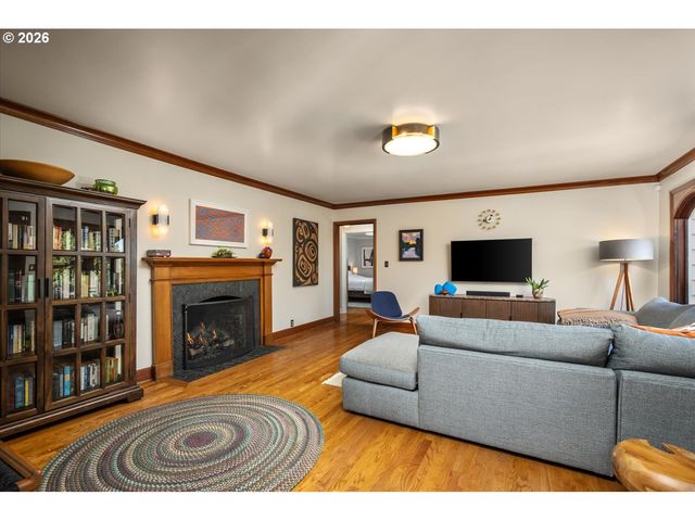 571 Nw ALPINE Ter, Portland, OR 97210
