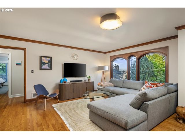 571 Nw ALPINE Ter, Portland, OR 97210