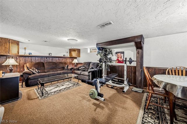 7506 Traymore Avenue, Brooklyn, OH 44144