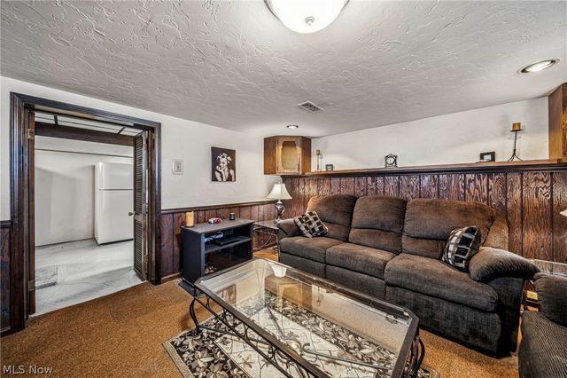 7506 Traymore Avenue, Brooklyn, OH 44144