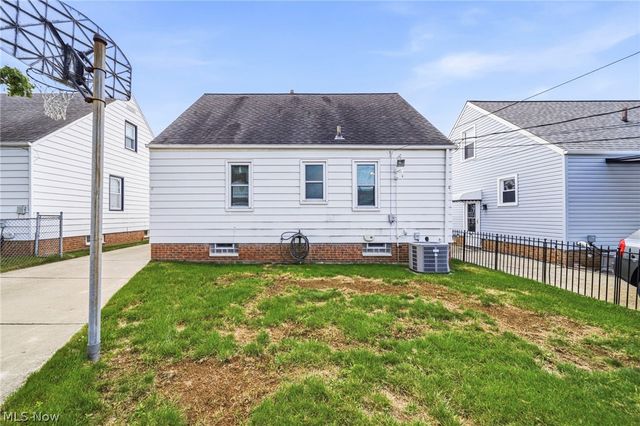7506 Traymore Avenue, Brooklyn, OH 44144