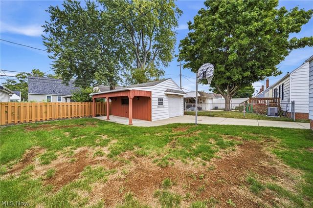7506 Traymore Avenue, Brooklyn, OH 44144