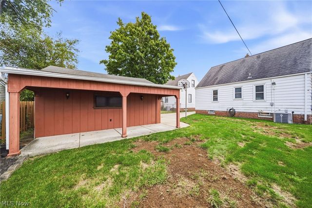 7506 Traymore Avenue, Brooklyn, OH 44144