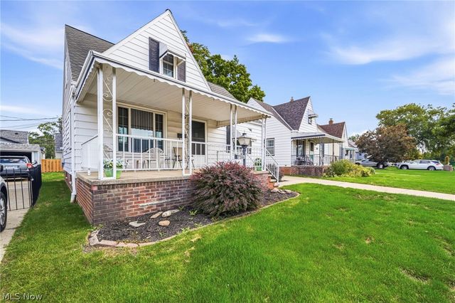 7506 Traymore Avenue, Brooklyn, OH 44144