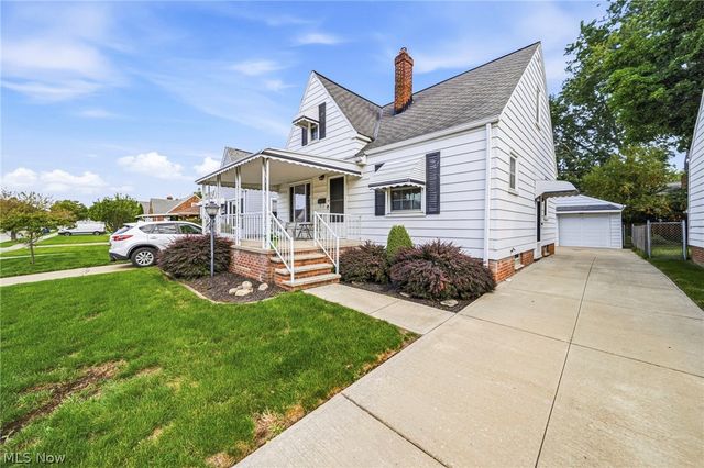7506 Traymore Avenue, Brooklyn, OH 44144