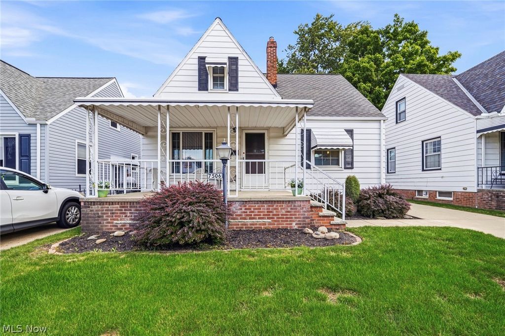 7506 Traymore Avenue, Brooklyn, OH 44144