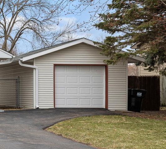 11807 Pennsylvania Avenue N, Champlin, MN 55316