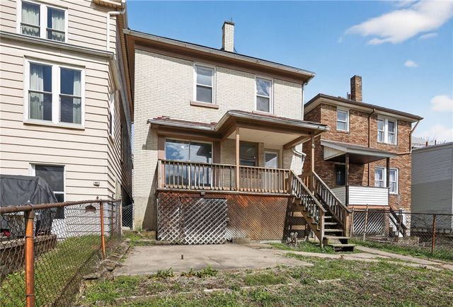 121 Clairtonica St, Crafton Heights, PA 15205