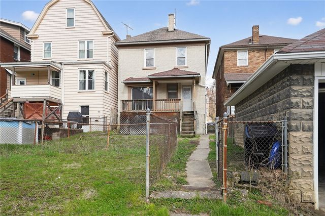 121 Clairtonica St, Crafton Heights, PA 15205