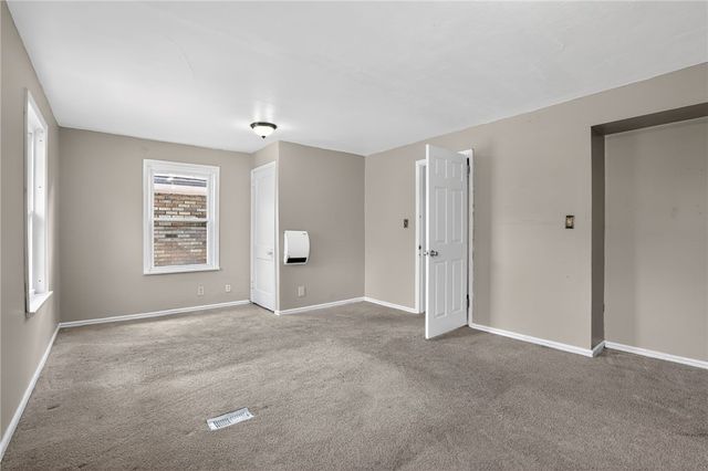 121 Clairtonica St, Crafton Heights, PA 15205