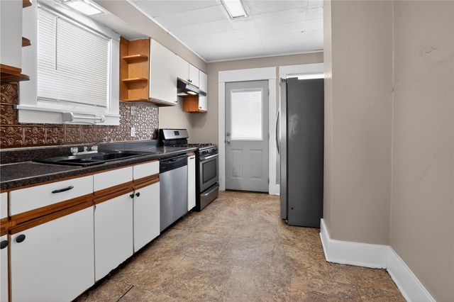 121 Clairtonica St, Crafton Heights, PA 15205