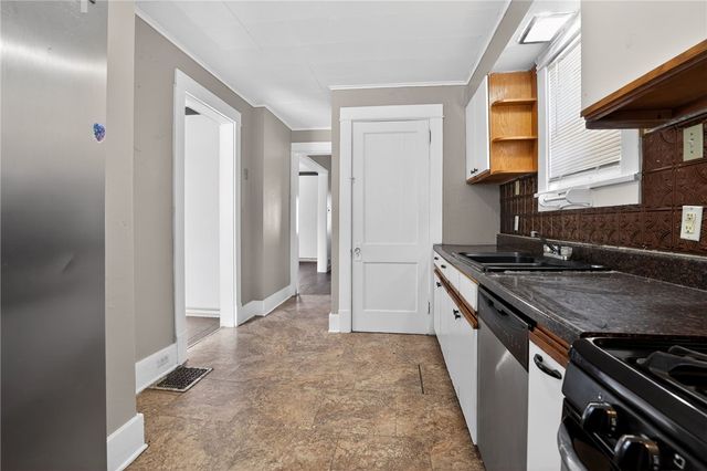 121 Clairtonica St, Crafton Heights, PA 15205