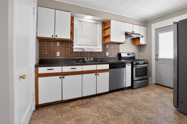 121 Clairtonica St, Crafton Heights, PA 15205