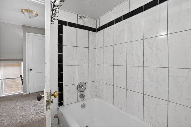 121 Clairtonica St, Crafton Heights, PA 15205