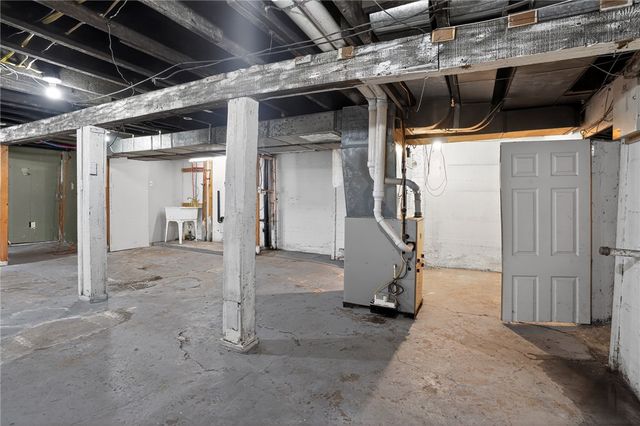 121 Clairtonica St, Crafton Heights, PA 15205