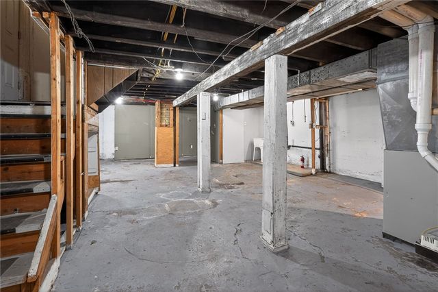 121 Clairtonica St, Crafton Heights, PA 15205