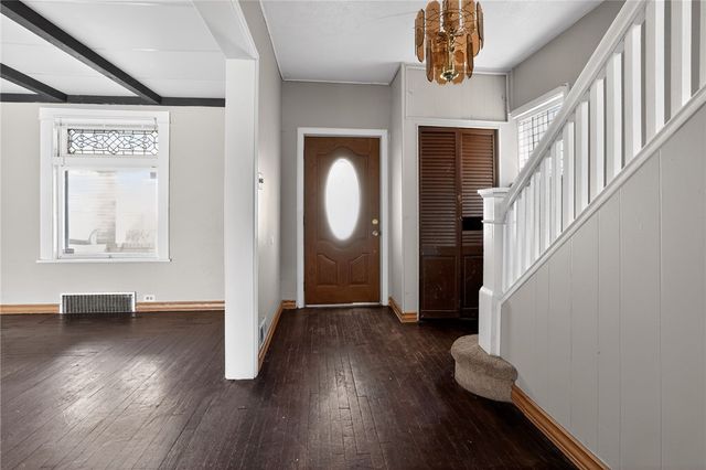 121 Clairtonica St, Crafton Heights, PA 15205