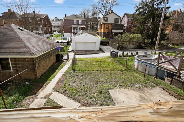 121 Clairtonica St, Crafton Heights, PA 15205