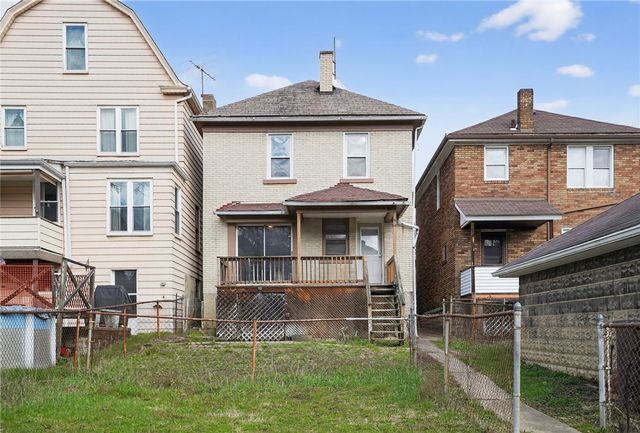 121 Clairtonica St, Crafton Heights, PA 15205