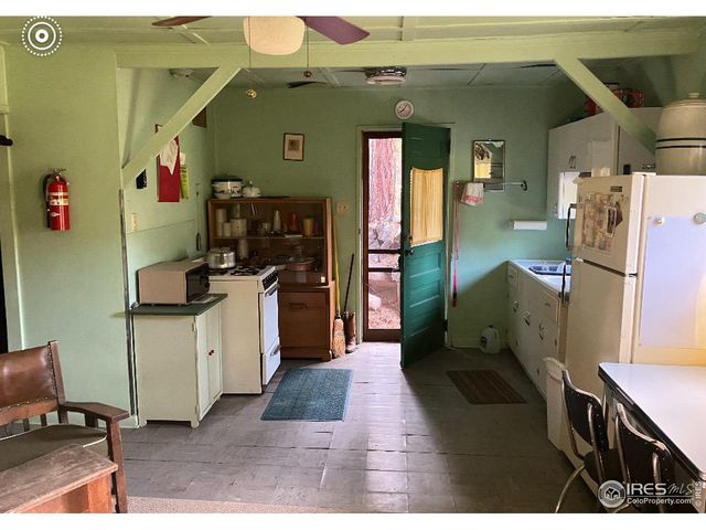 331 Fox Creek Rd, Glen Haven, CO 80532