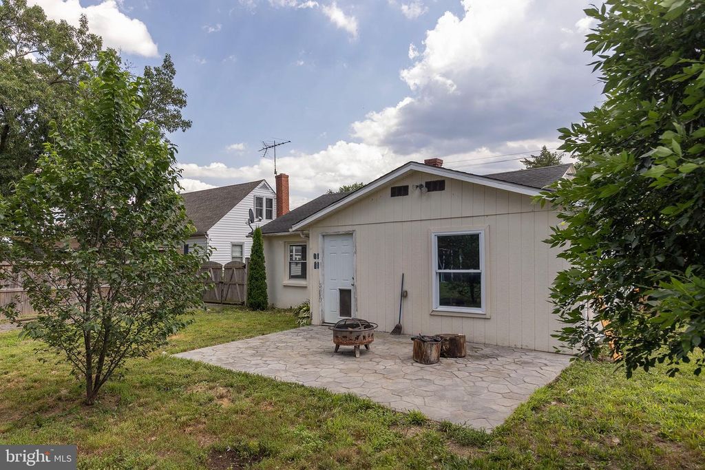 143 DOWELL J CIR, Winchester, VA 22602