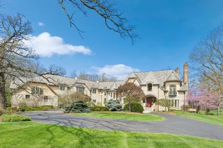 18 Hidden Brook Drive, North Barrington, IL 60010
