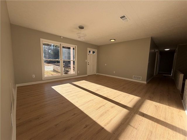 6043 Rolling Way, Norcross, GA 30093