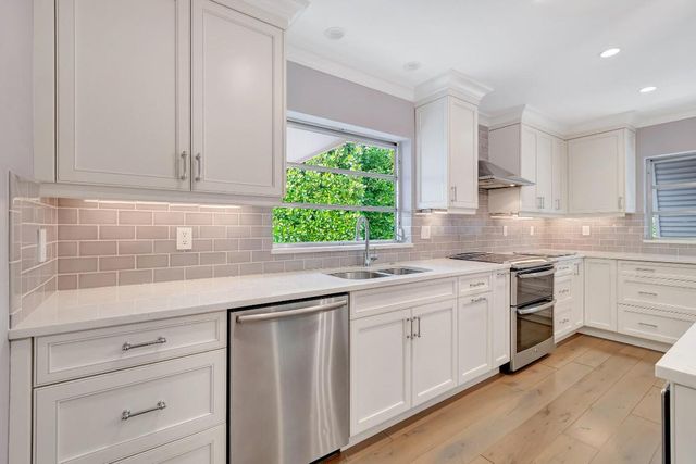 4410 NE 24th Avenue, Lighthouse Point, FL 33064