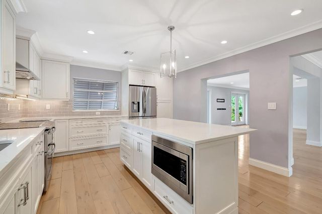 4410 NE 24th Avenue, Lighthouse Point, FL 33064