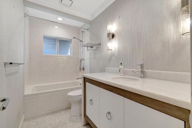 4410 NE 24th Avenue, Lighthouse Point, FL 33064