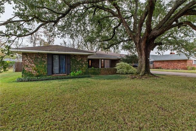 1215 CANTERBURY Drive, Alexandria, LA 71303