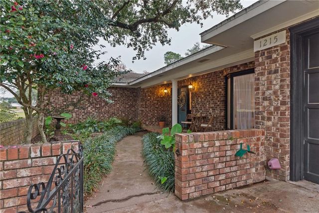 1215 CANTERBURY Drive, Alexandria, LA 71303