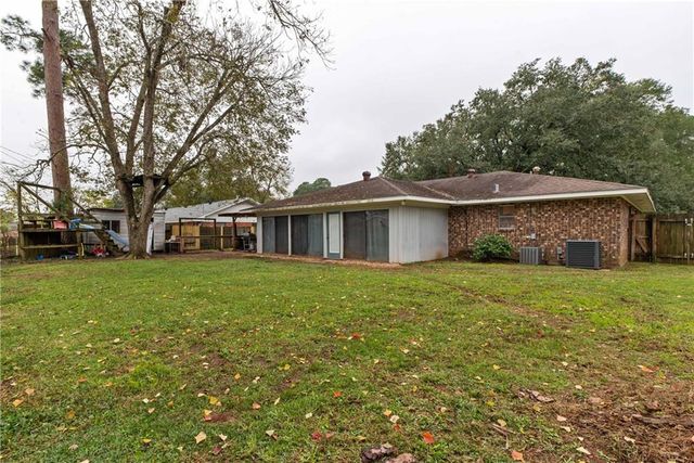 1215 CANTERBURY Drive, Alexandria, LA 71303