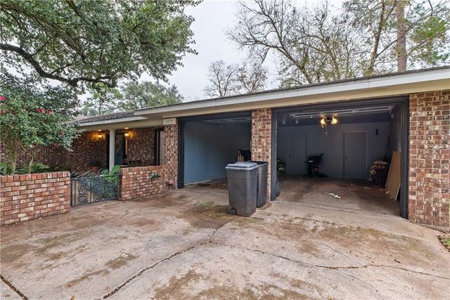 1215 CANTERBURY Drive, Alexandria, LA 71303