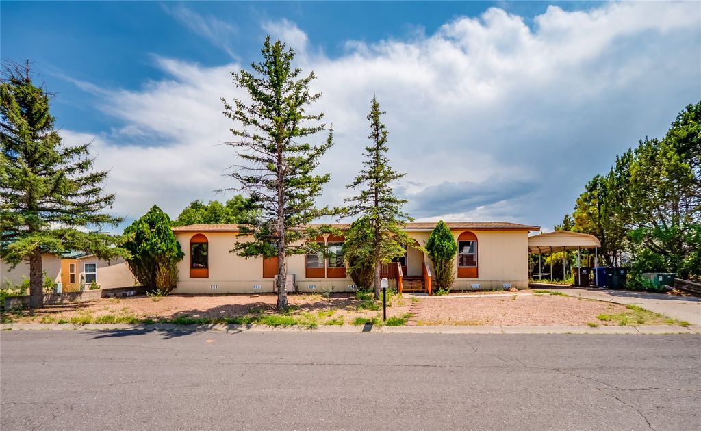 1083 Cheyenne Street, Los Alamos, NM 87544