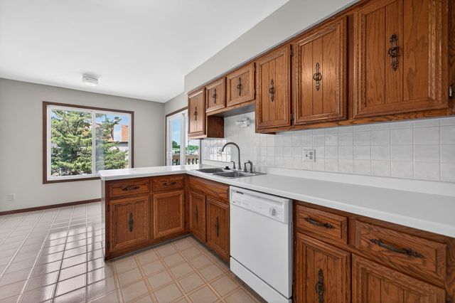 1503 Longwood Drive 2D, Sycamore, IL 60178