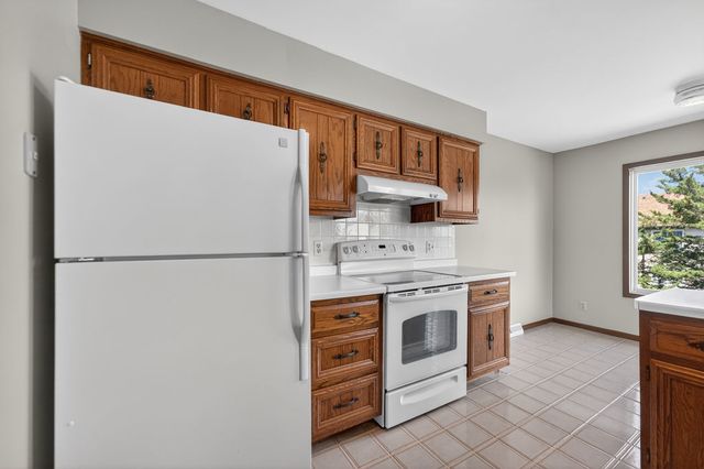 1503 Longwood Drive 2D, Sycamore, IL 60178