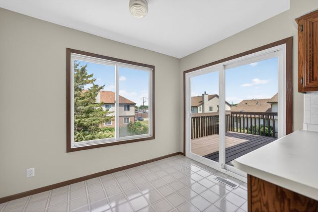 1503 Longwood Drive 2D, Sycamore, IL 60178