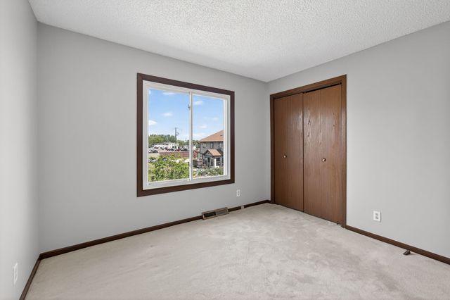 1503 Longwood Drive 2D, Sycamore, IL 60178