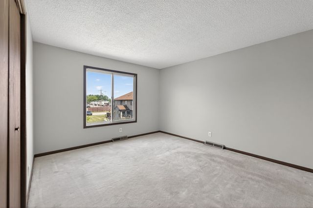 1503 Longwood Drive 2D, Sycamore, IL 60178