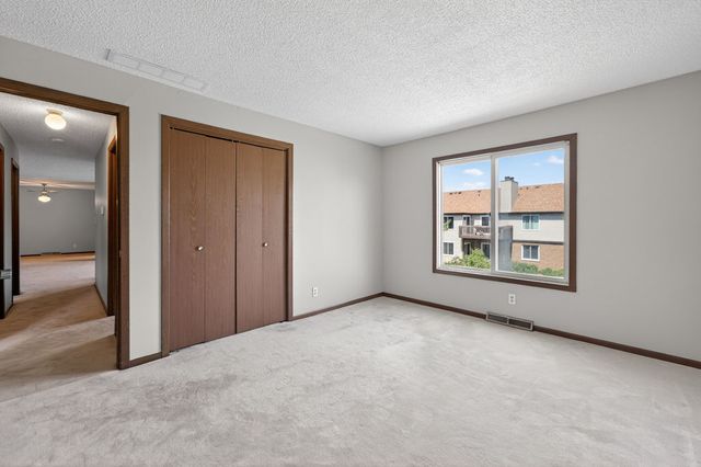1503 Longwood Drive 2D, Sycamore, IL 60178