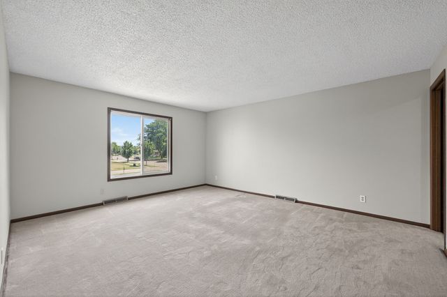 1503 Longwood Drive 2D, Sycamore, IL 60178