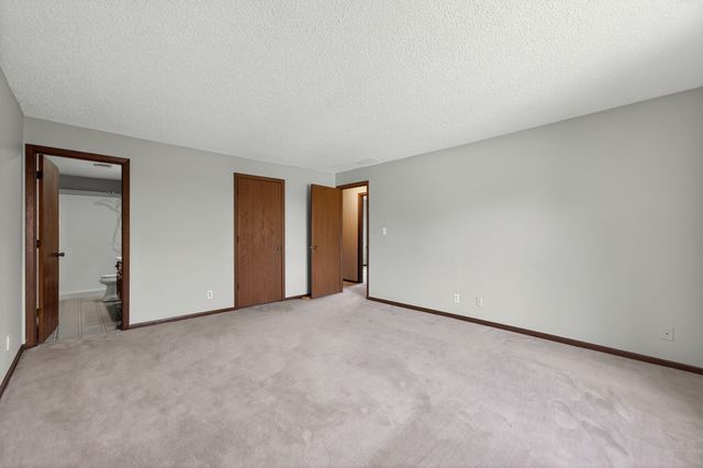 1503 Longwood Drive 2D, Sycamore, IL 60178