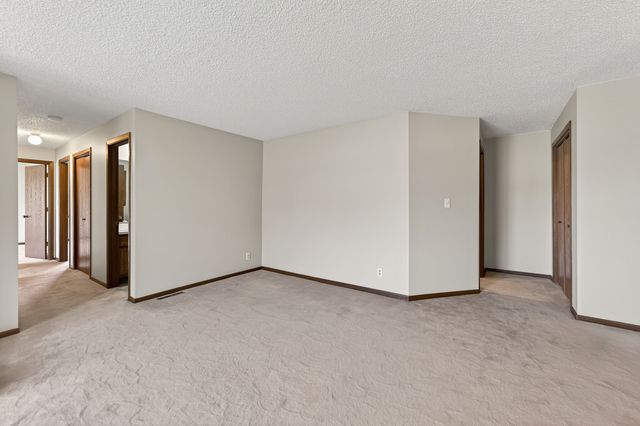 1503 Longwood Drive 2D, Sycamore, IL 60178