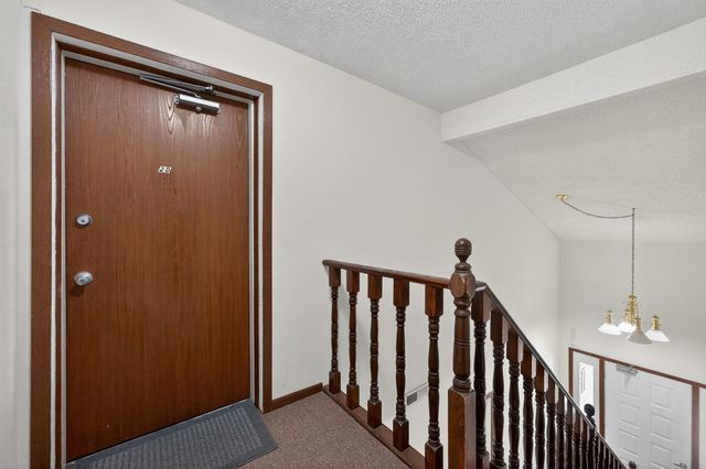 1503 Longwood Drive 2D, Sycamore, IL 60178